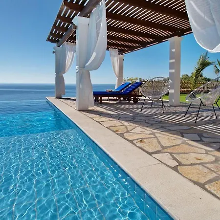 Kleismata Sleeps 6 With Pool Air Con And Wifi