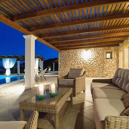 Kleismata Sleeps 6 With Pool Air Con And Wifi 빌라 Klísmata